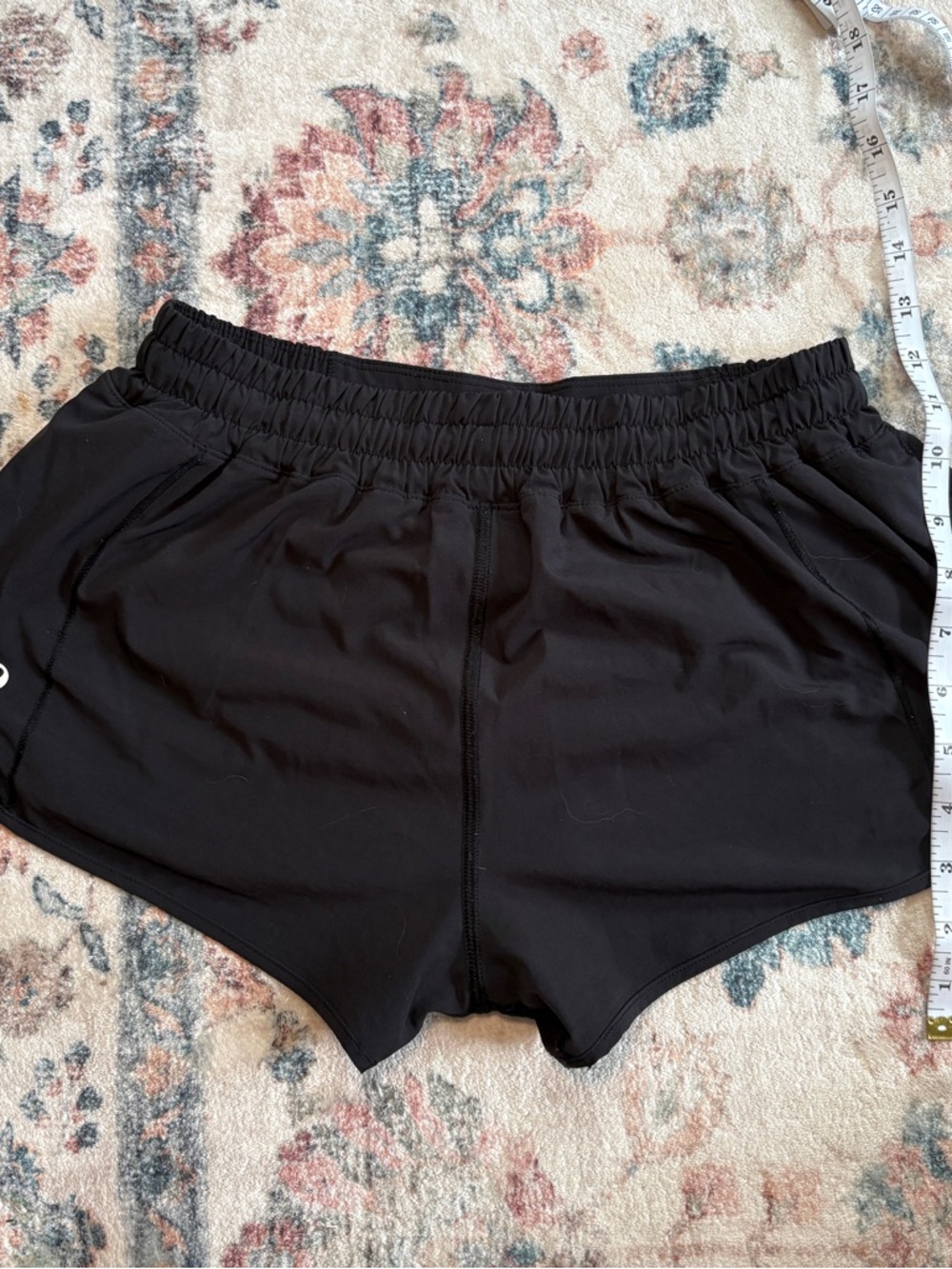 lululemon athletica hotty hot short 2.5”-black - Picture 2 of 5